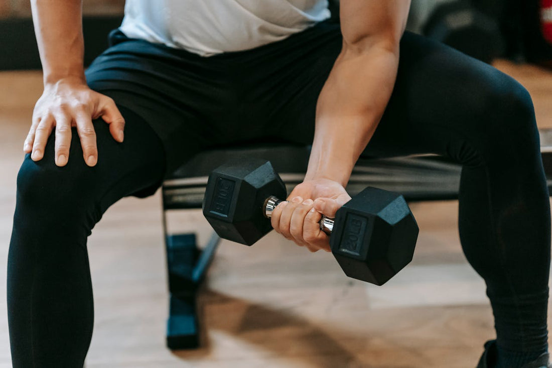 Man lifting weight - Curcumin benefits