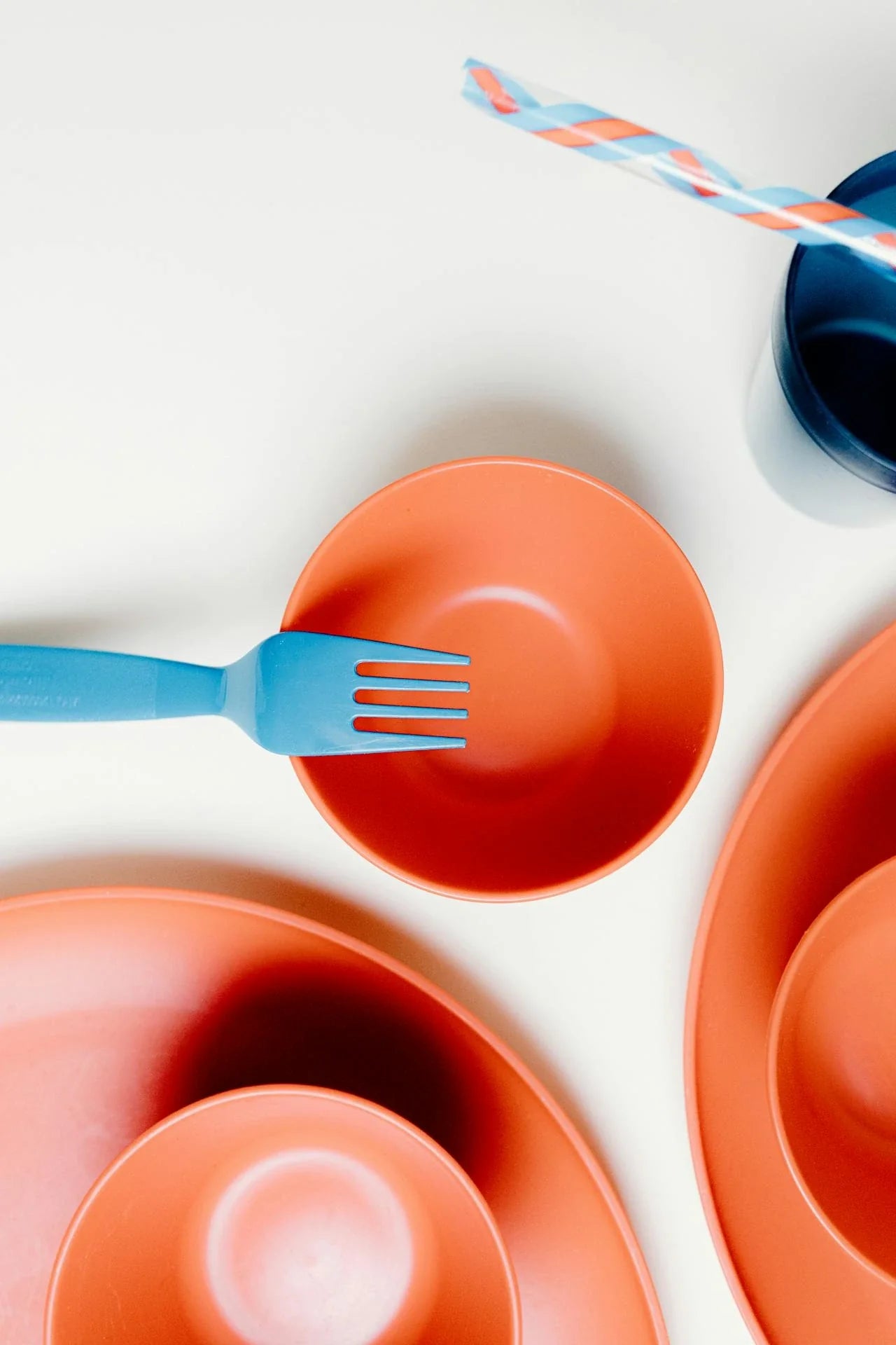 Plates & bowls with no food in them