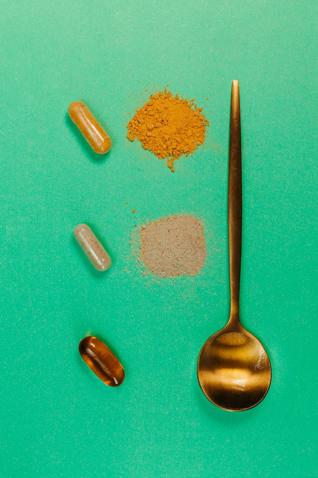 Spoon, tablets and powder - Ashwagandha