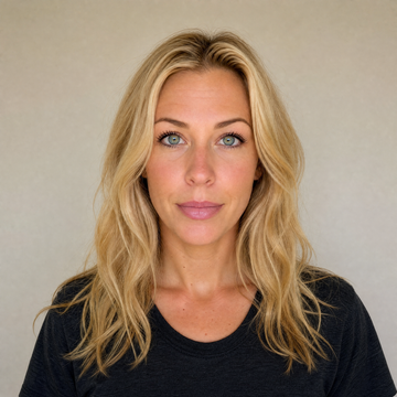 Chloe, 30